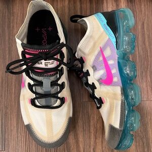 Nike Air VaporMax 2019 South Womens Size 7.5 Athletic Shoes Sneakers AR6632-005
